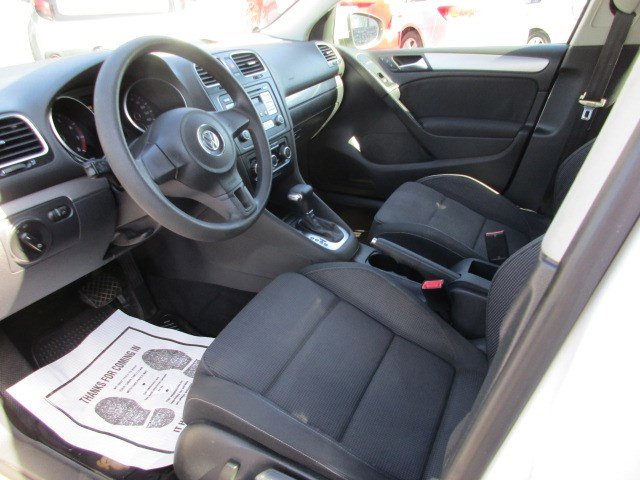 Used 2010 Volkswagen Golf 4-Door image 14