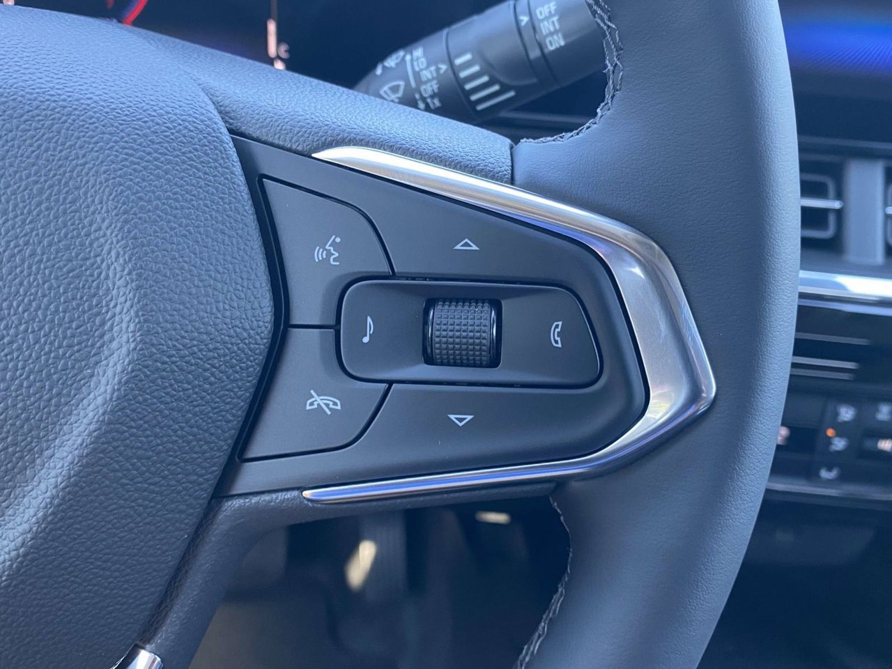 New 2026 Chevrolet Trax ACTIV w/ Sunroof Package FWD image 21