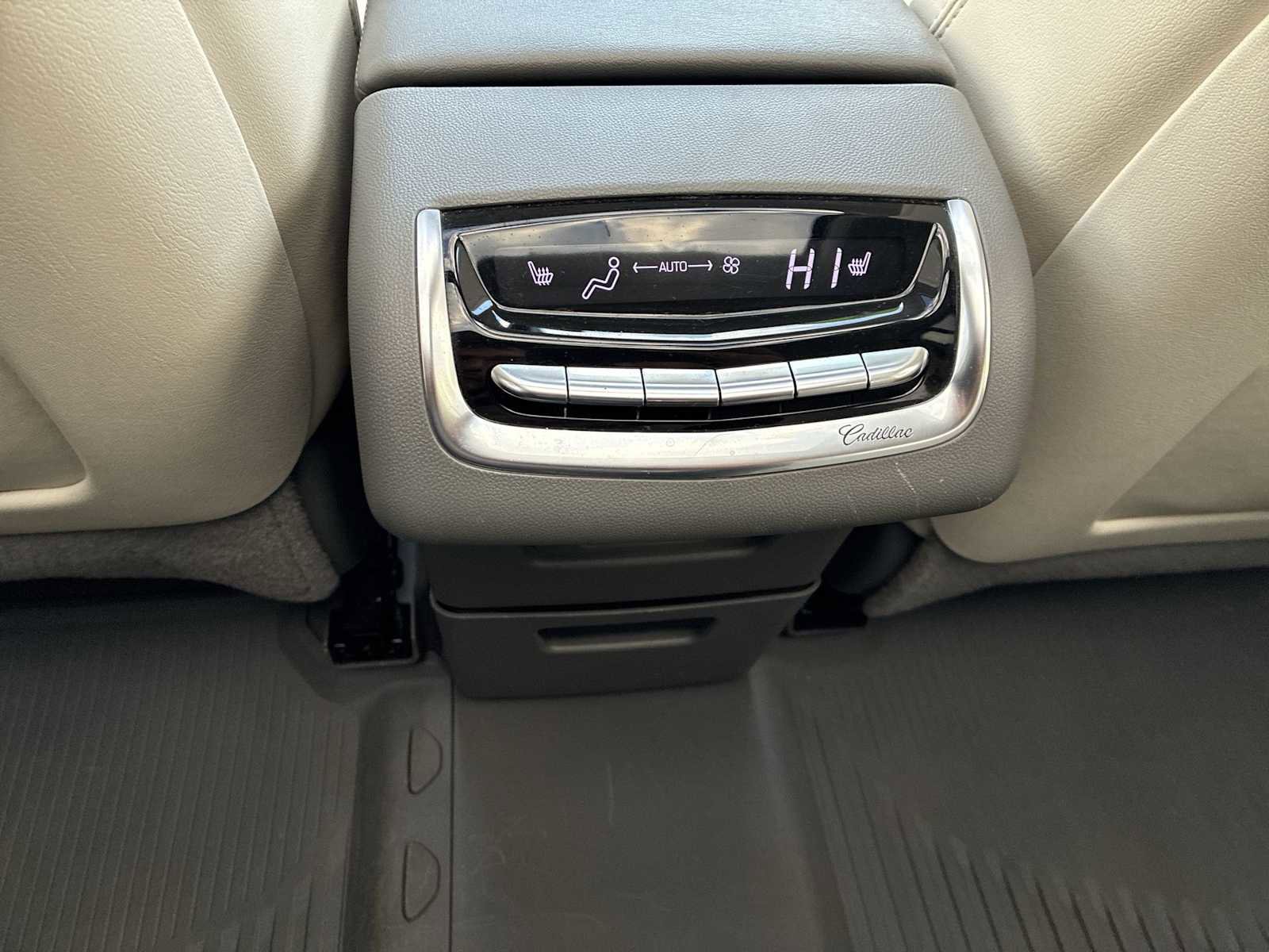 Used 2021 Cadillac XT6 Premium Luxury image 21