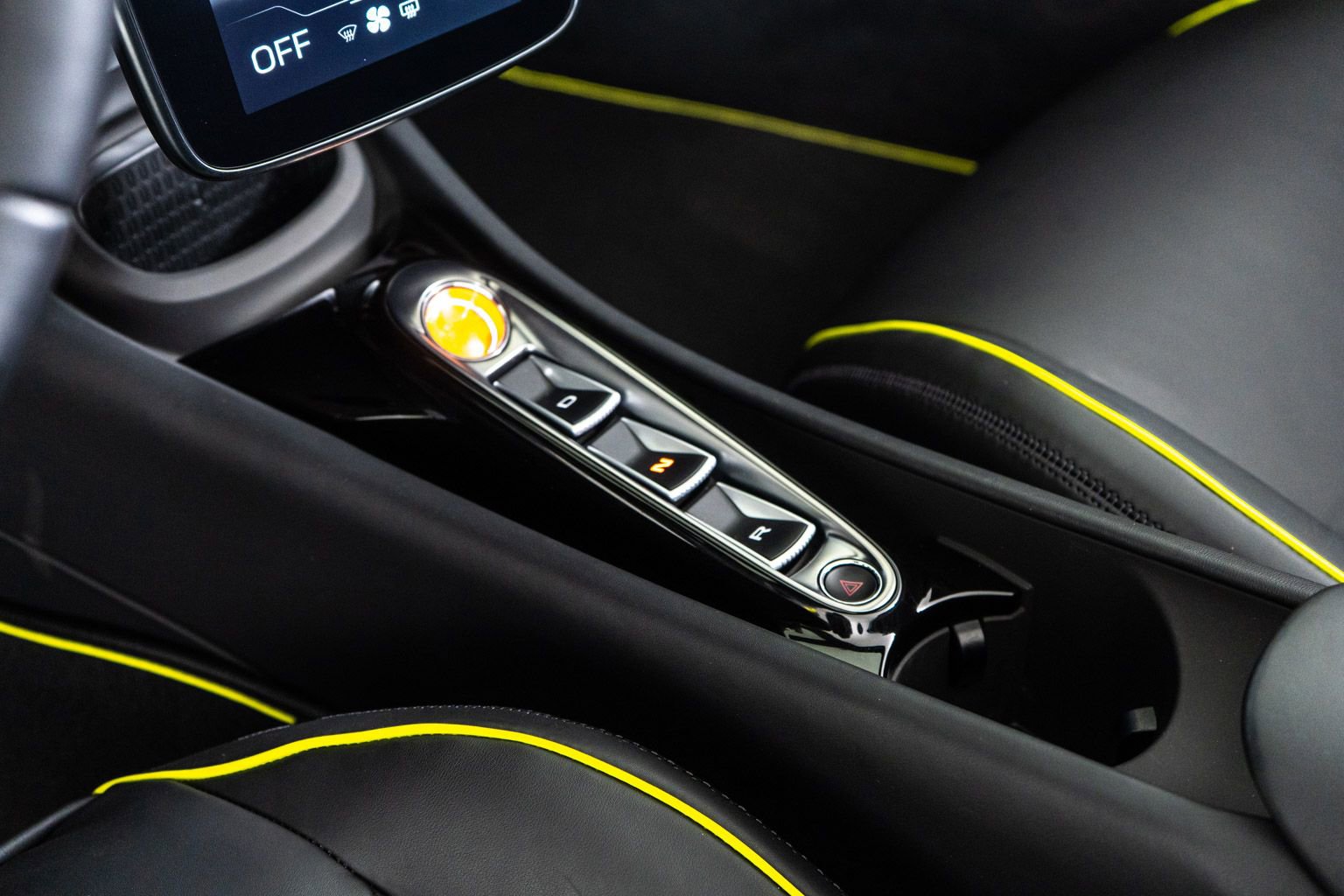 Used 2025 McLaren Artura Spider image 29