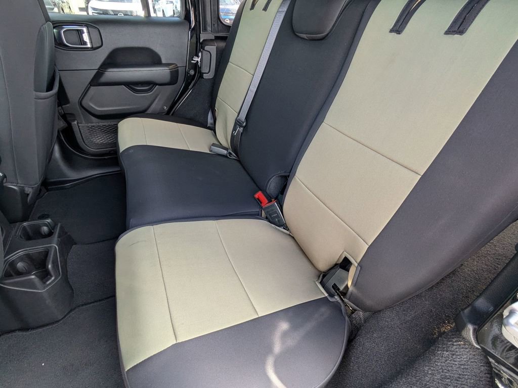 Used 2022 Jeep Wrangler Unlimited Sahara image 29