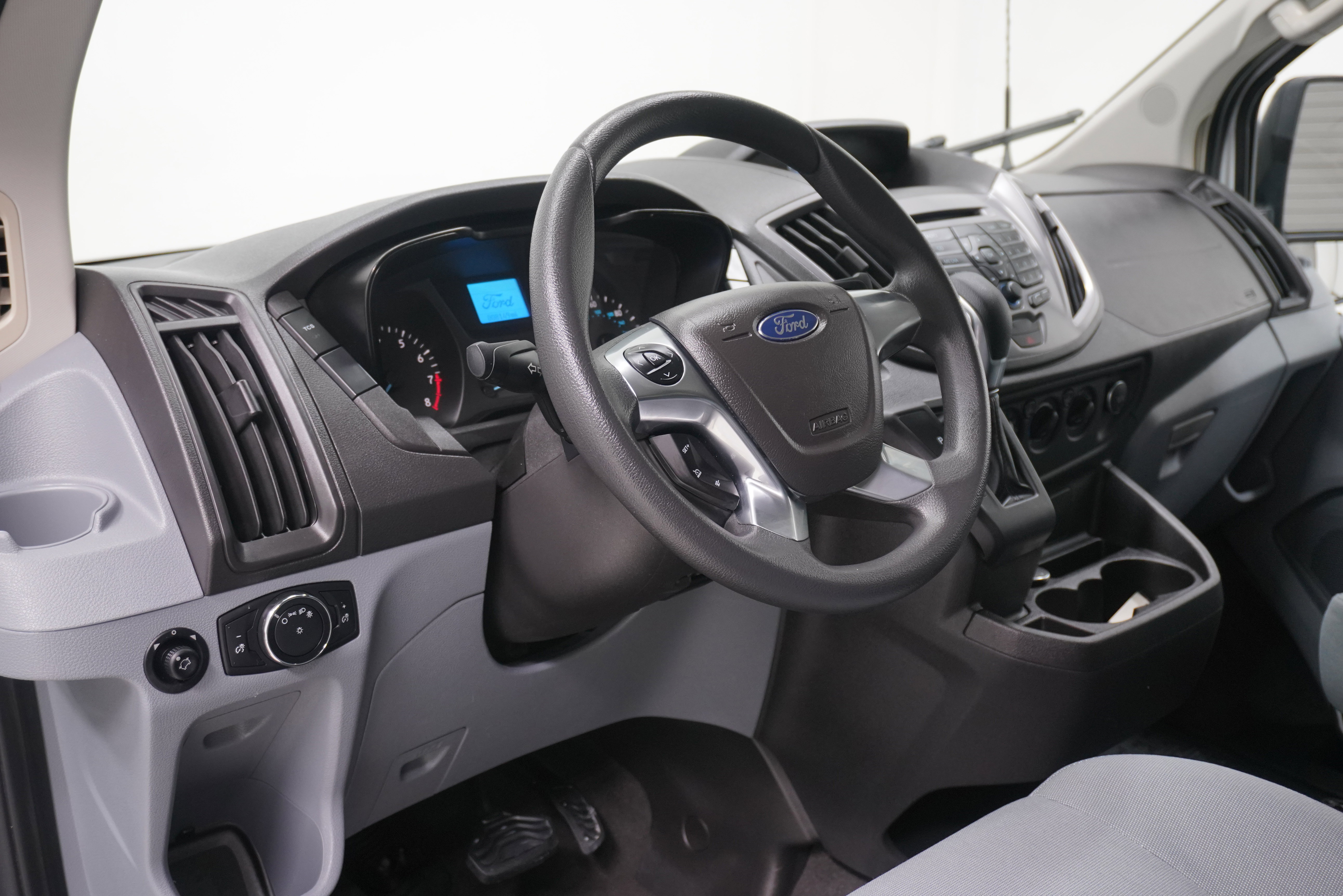 Used 2015 Ford Transit 350 XLT RWD image 7