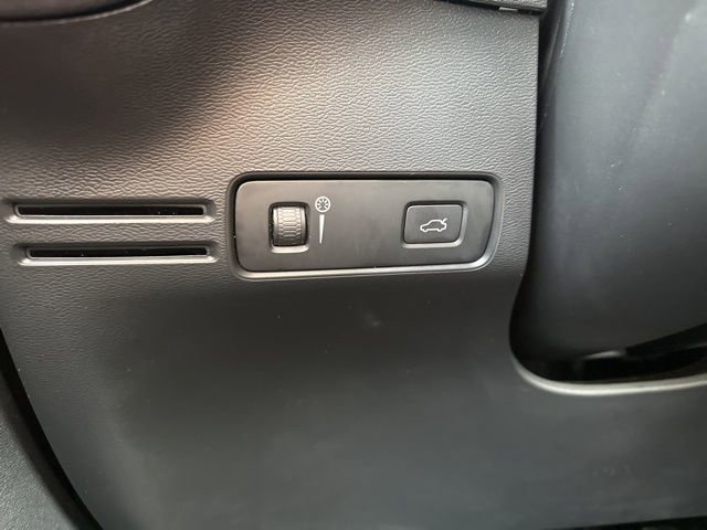 Used 2021 Volvo XC40 T5 R-Design w/ Climate Package image 29