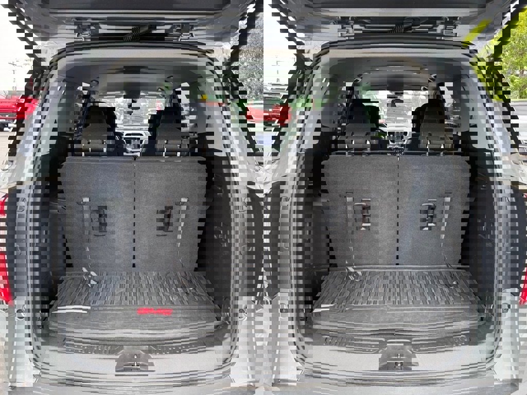 Used 2023 GMC Acadia SLE w/ Driver Convenience Package image 10