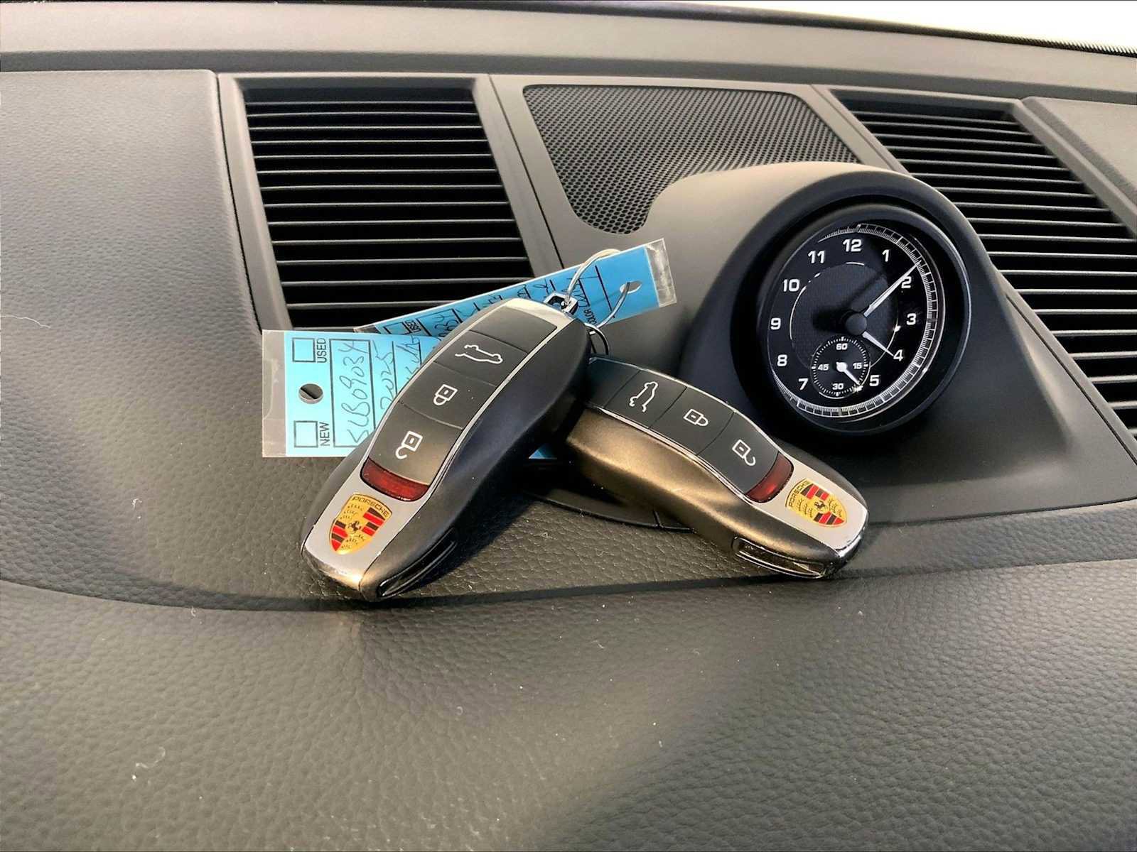 Certified 2025 Porsche Macan image 21