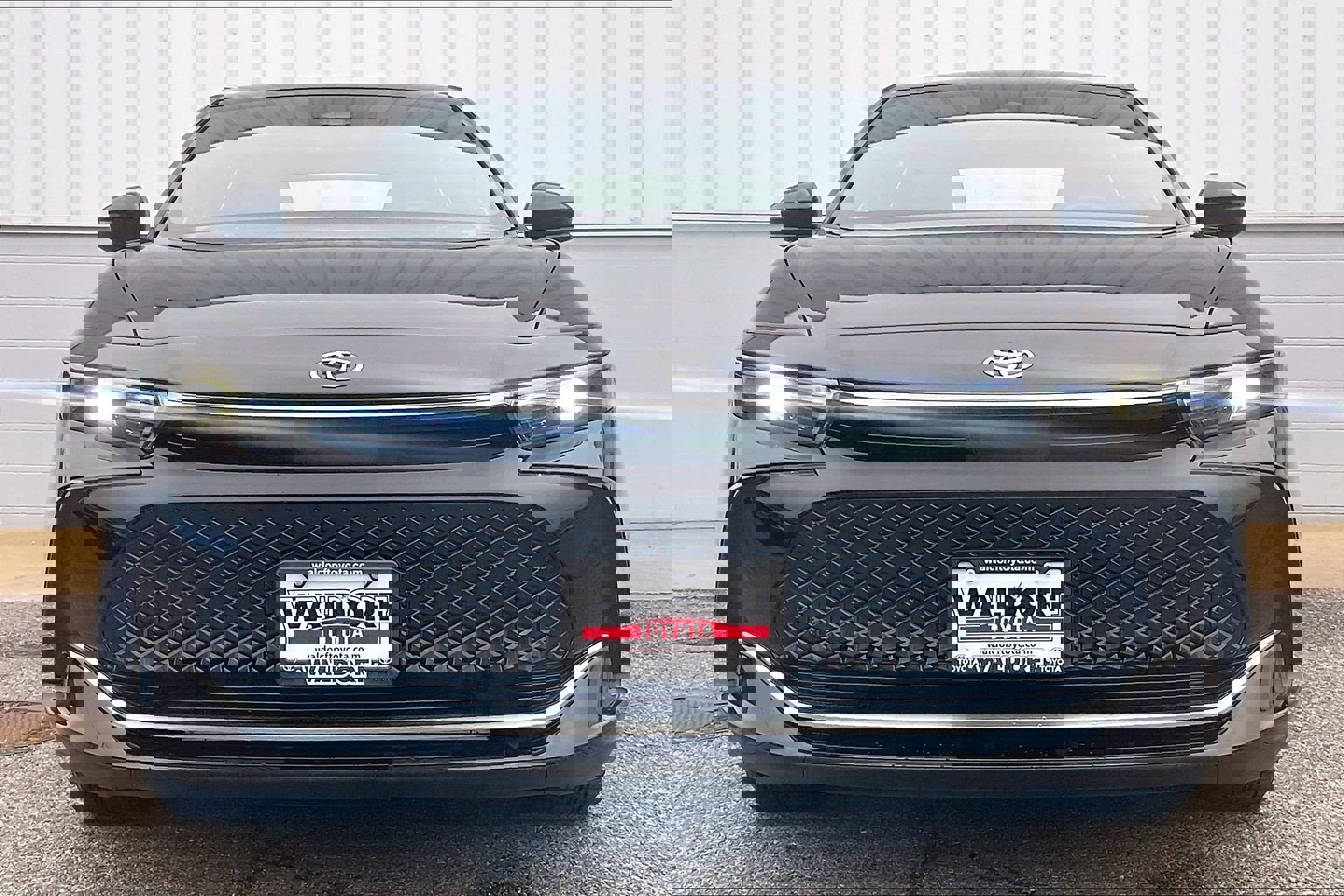 Used 2025 Toyota Crown XLE image 3