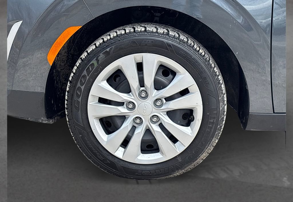 Used 2023 Kia Soul LX image 12