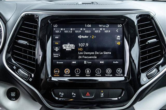 Used 2019 Jeep Cherokee Overland w/ Technology Group AWD/4WD image 16
