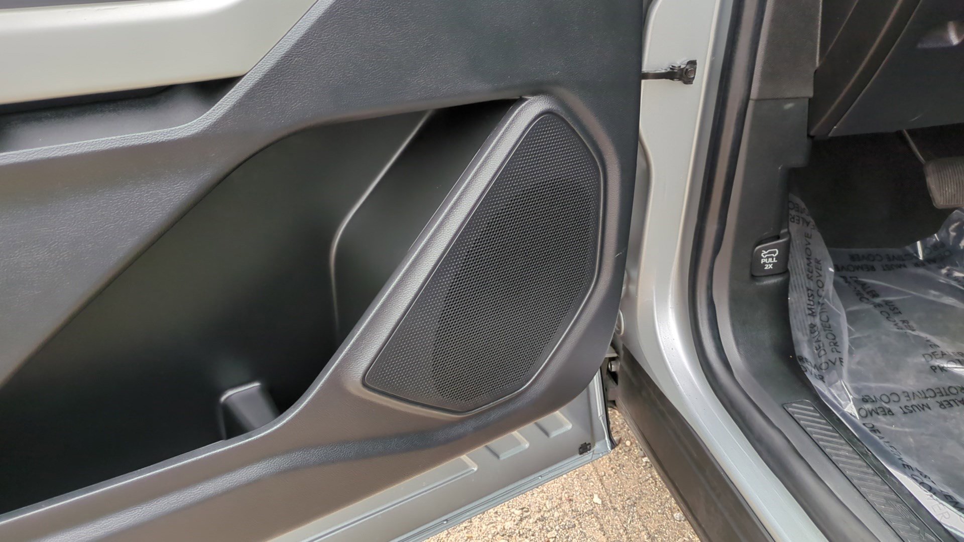 Used 2022 Ford Explorer XLT w/ Equipment Group 202A image 14