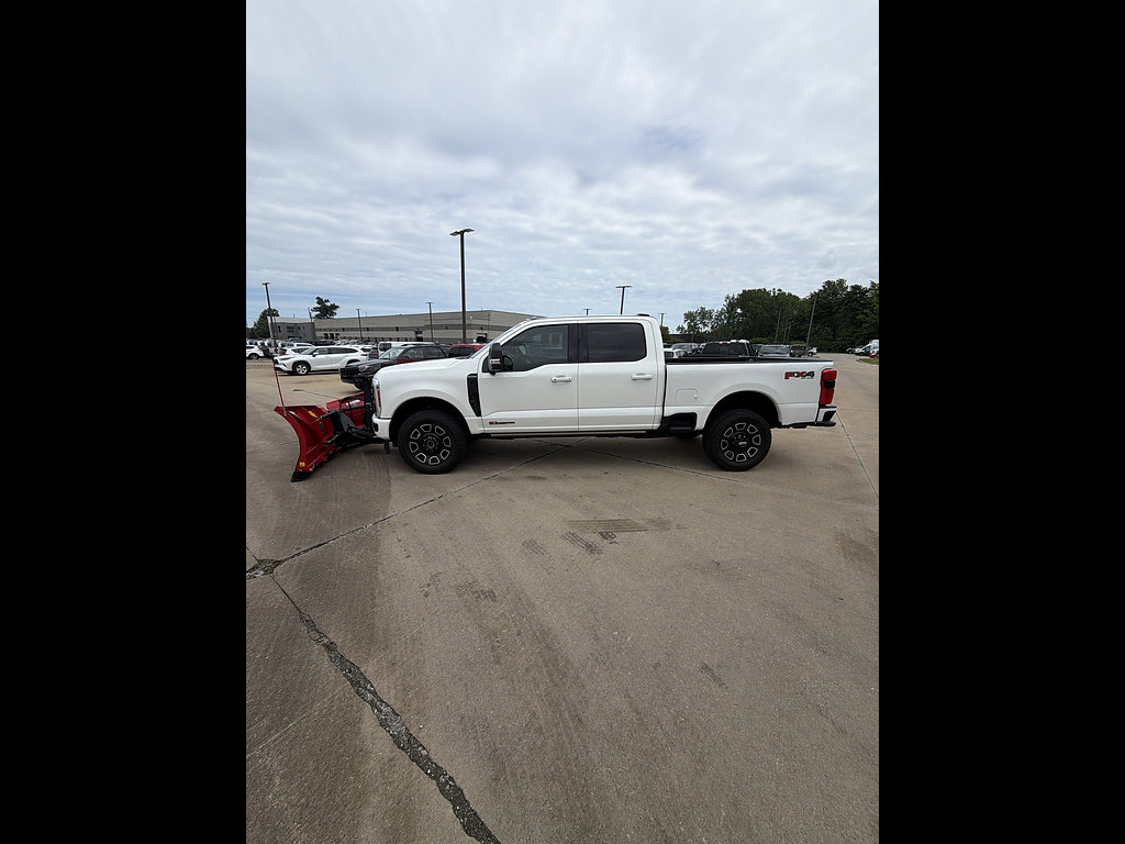Used 2025 Ford F250 Platinum AWD/4WD image 3
