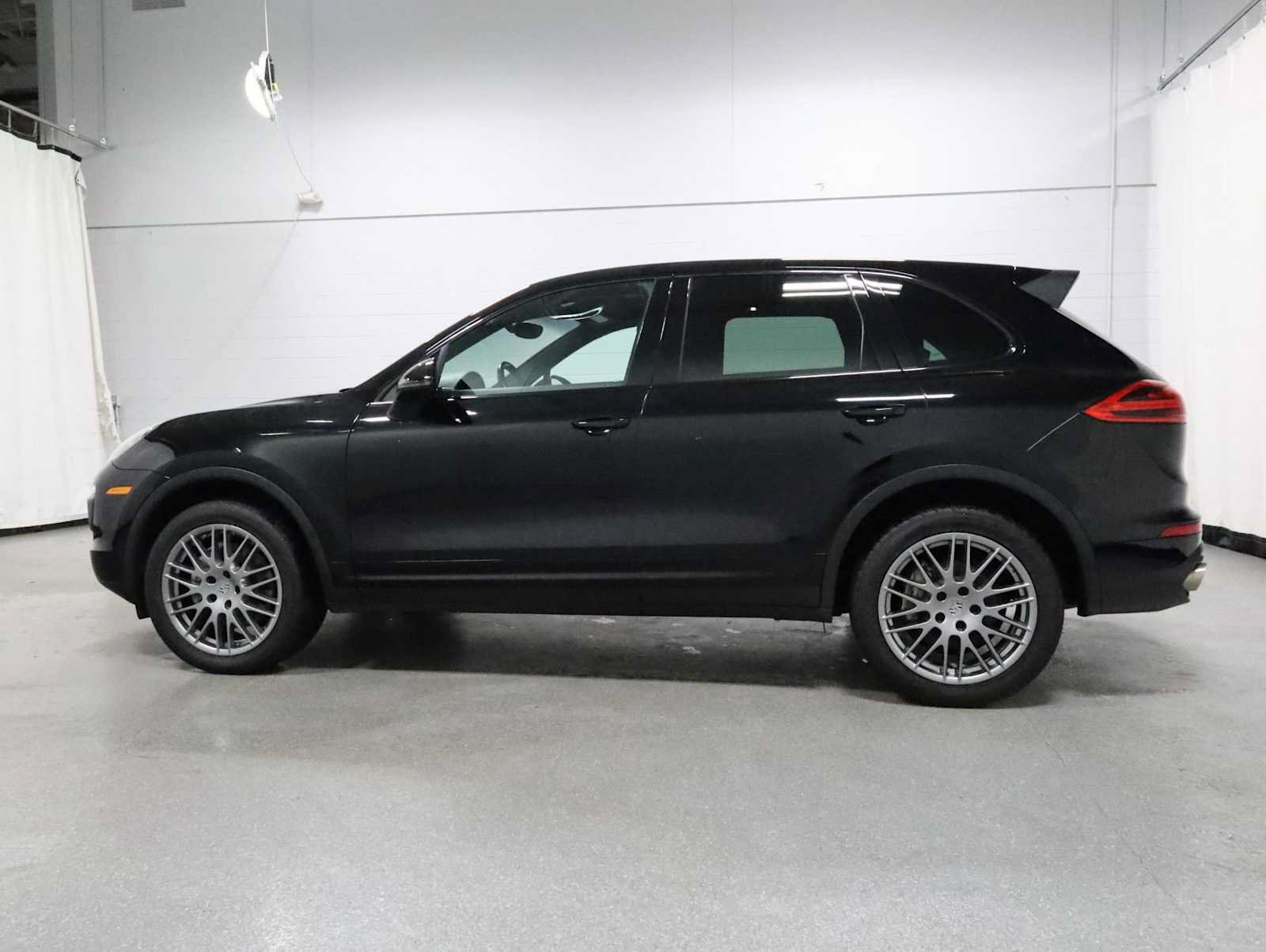 Used 2017 Porsche Cayenne S AWD/4WD image 2
