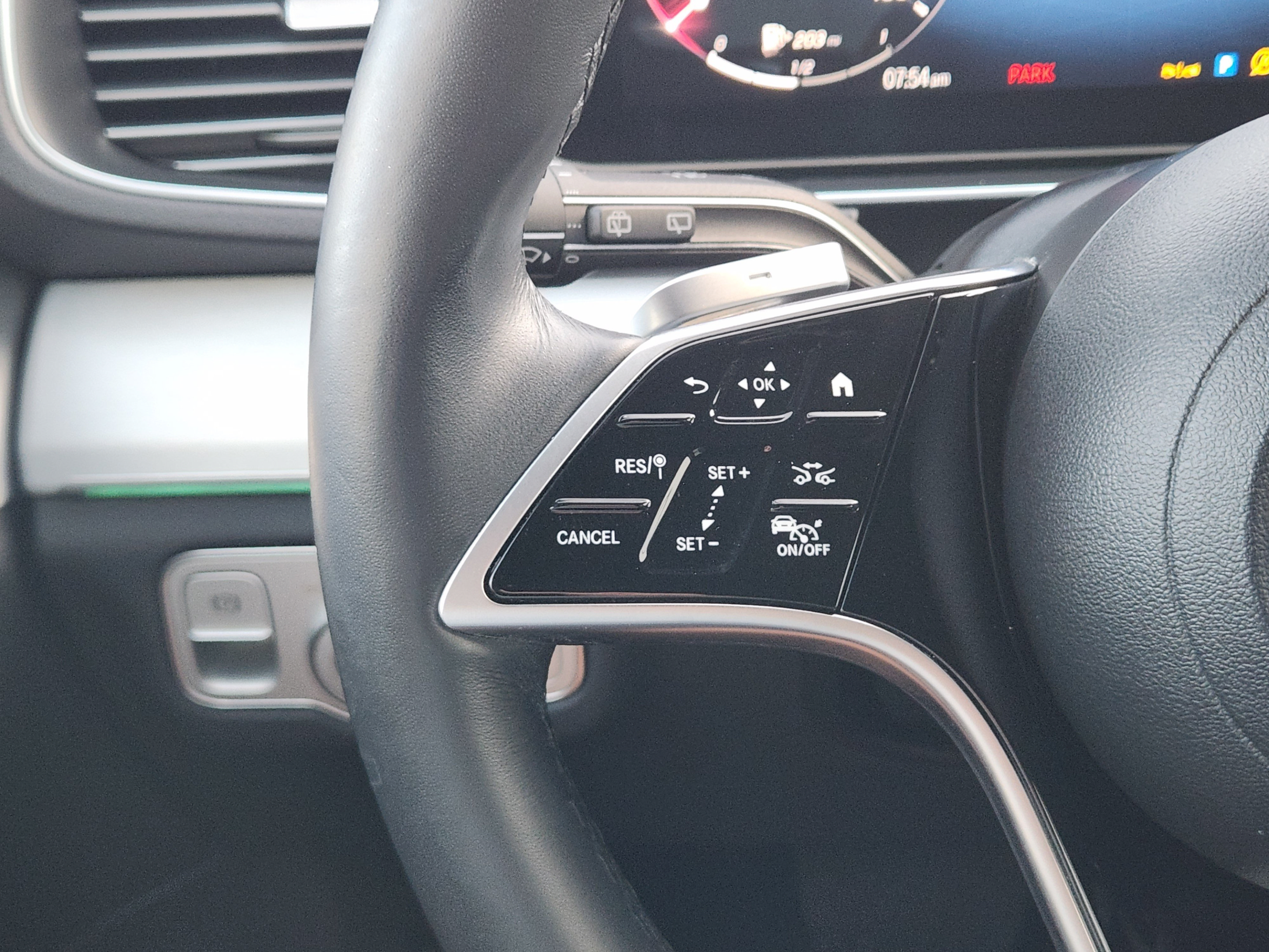 Used 2025 Mercedes-Benz GLE 350 4MATIC image 24