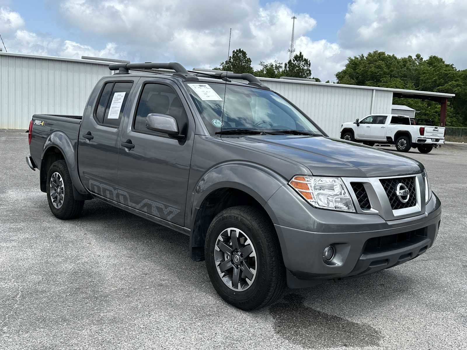 Used 2020 Nissan Frontier PRO-4X w/ Pro-4x Utility Package AWD/4WD image 1