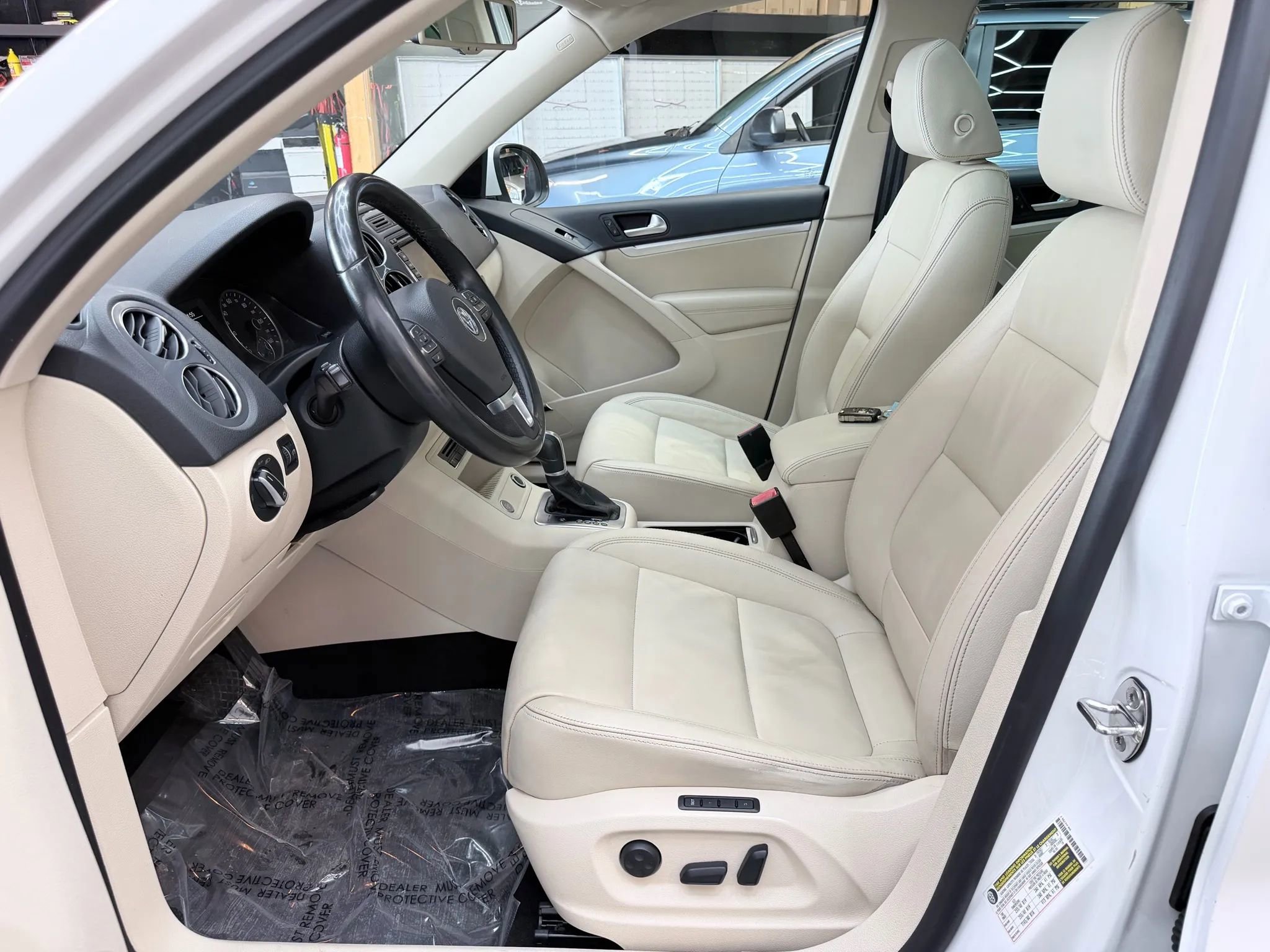 Used 2012 Volkswagen Tiguan SEL AWD/4WD image 12