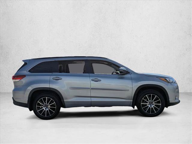Used 2017 Toyota Highlander SE image 4