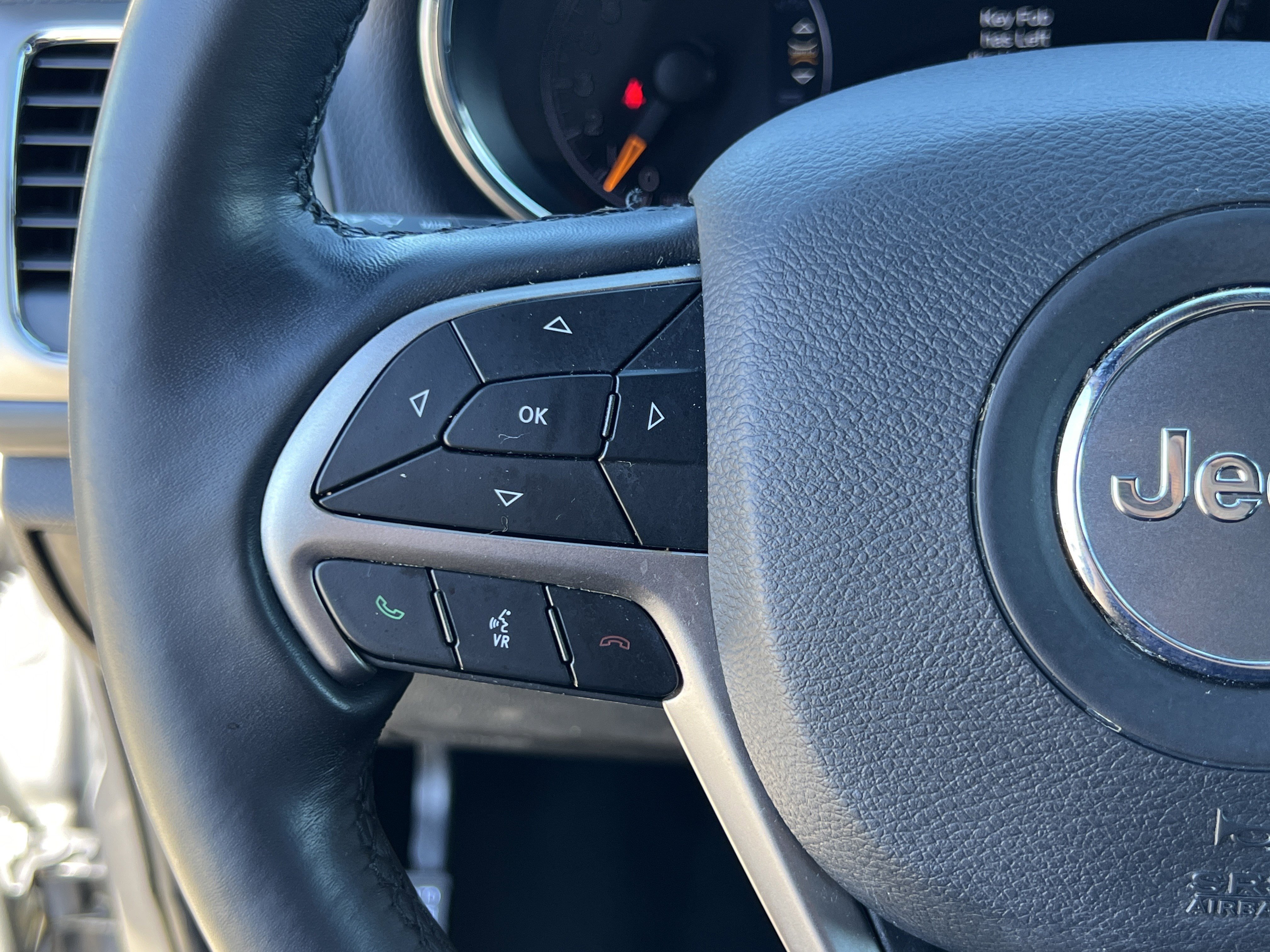 Used 2021 Jeep Grand Cherokee Laredo image 17