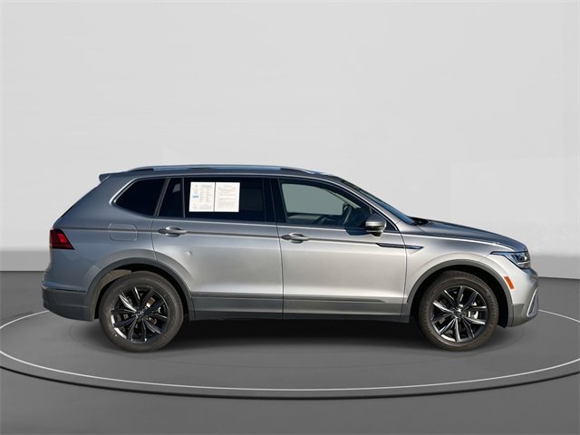 Used 2022 Volkswagen Tiguan SE image 3