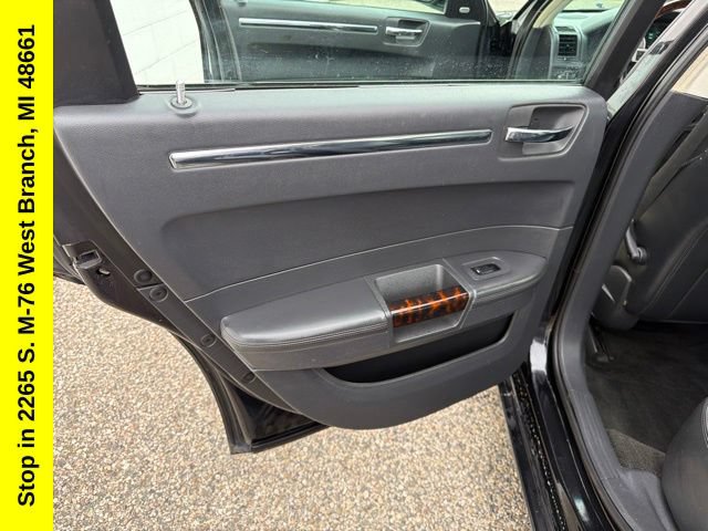 Used 2010 Chrysler 300 C RWD image 14
