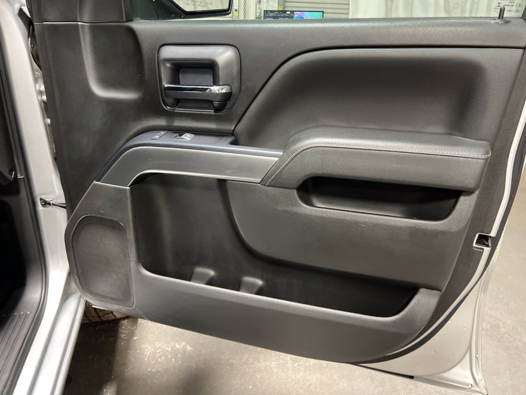 Used 2018 Chevrolet Silverado 1500 LT w/ All Star Edition AWD/4WD image 11