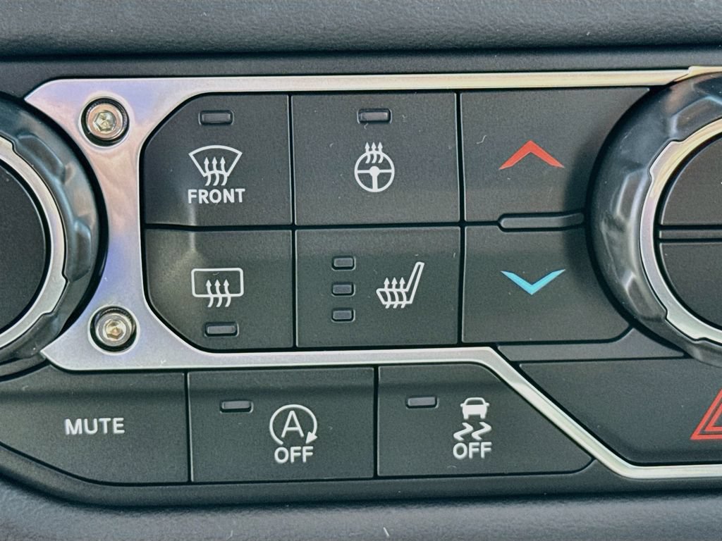 Used 2026 Jeep Wrangler Unlimited Sahara AWD/4WD image 20