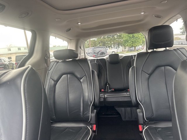 Used 2022 Chrysler Pacifica Limited image 25