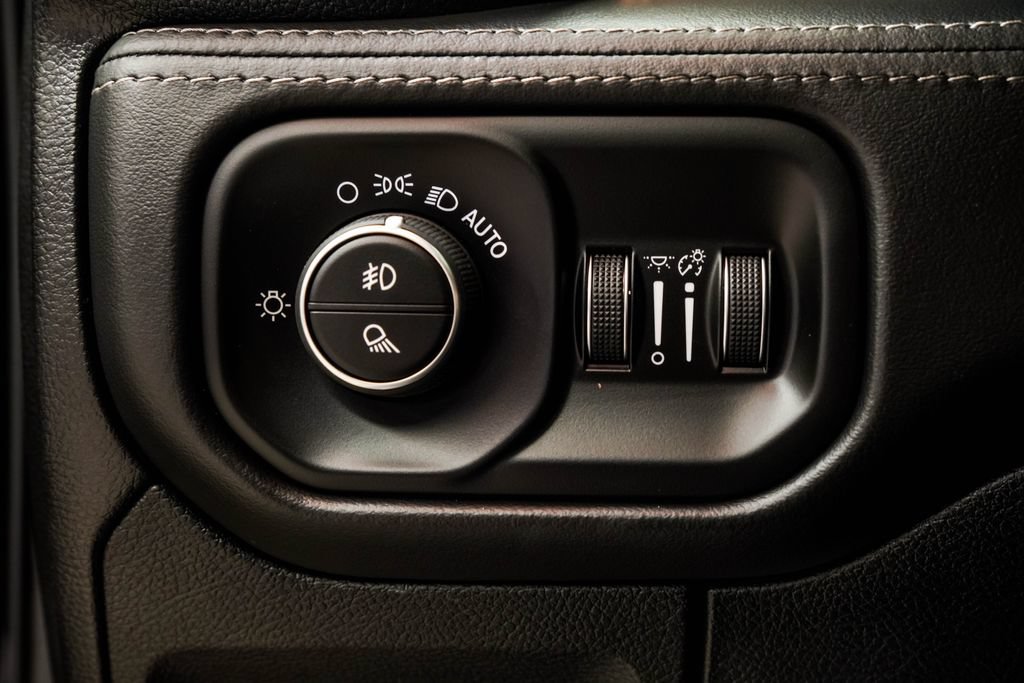Used 2020 RAM 1500 Limited RWD image 38
