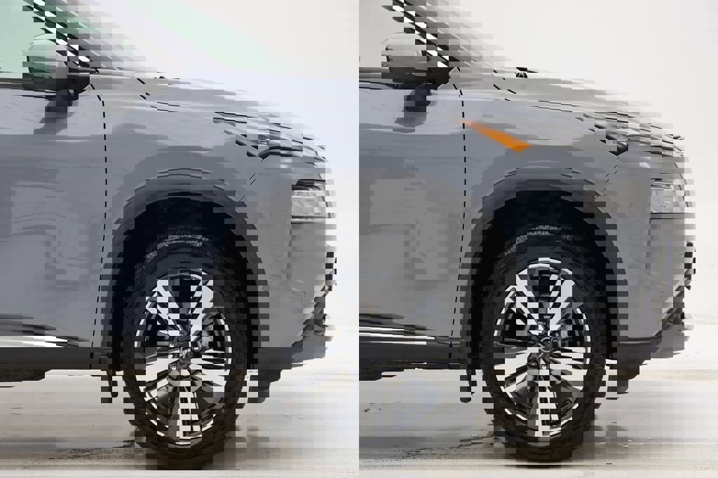 Used 2023 Nissan Rogue SL w/ SL Premium Package image 4