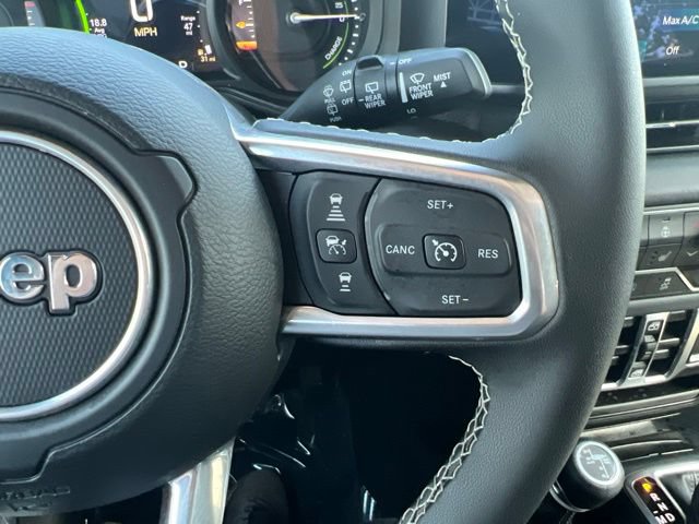 Used 2025 Jeep Wrangler Unlimited Sahara AWD/4WD image 9