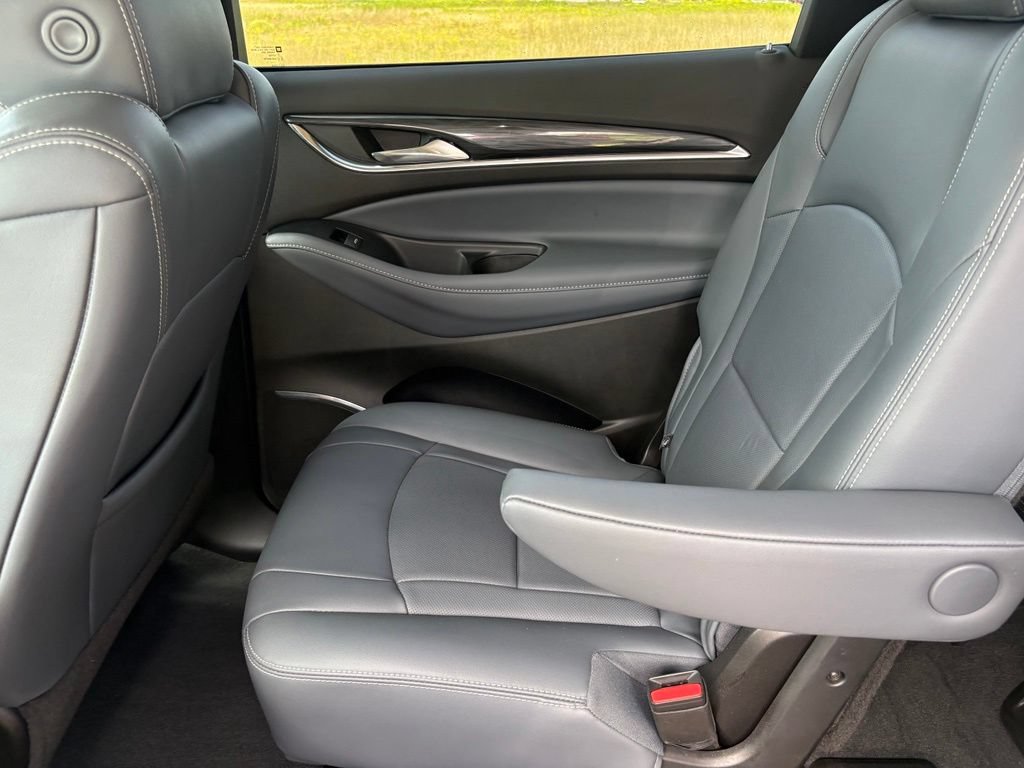 Used 2021 Buick Enclave Essence FWD image 38