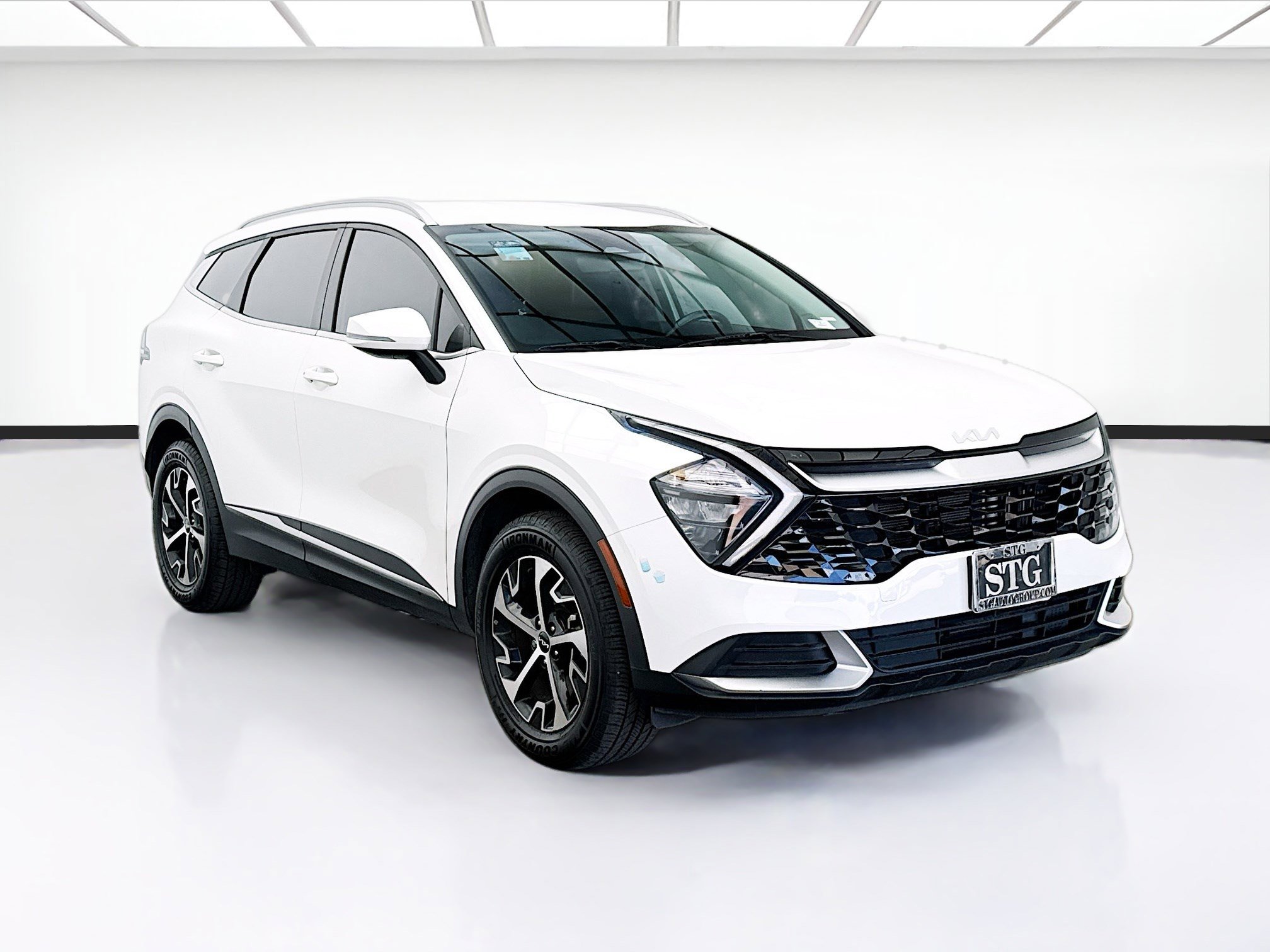 Used 2023 Kia Sportage EX image 3