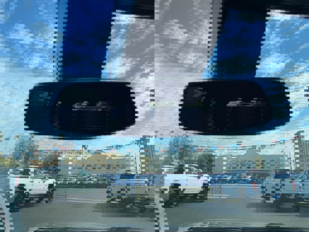 Used 2025 Cadillac XT6 Premium Luxury image 38