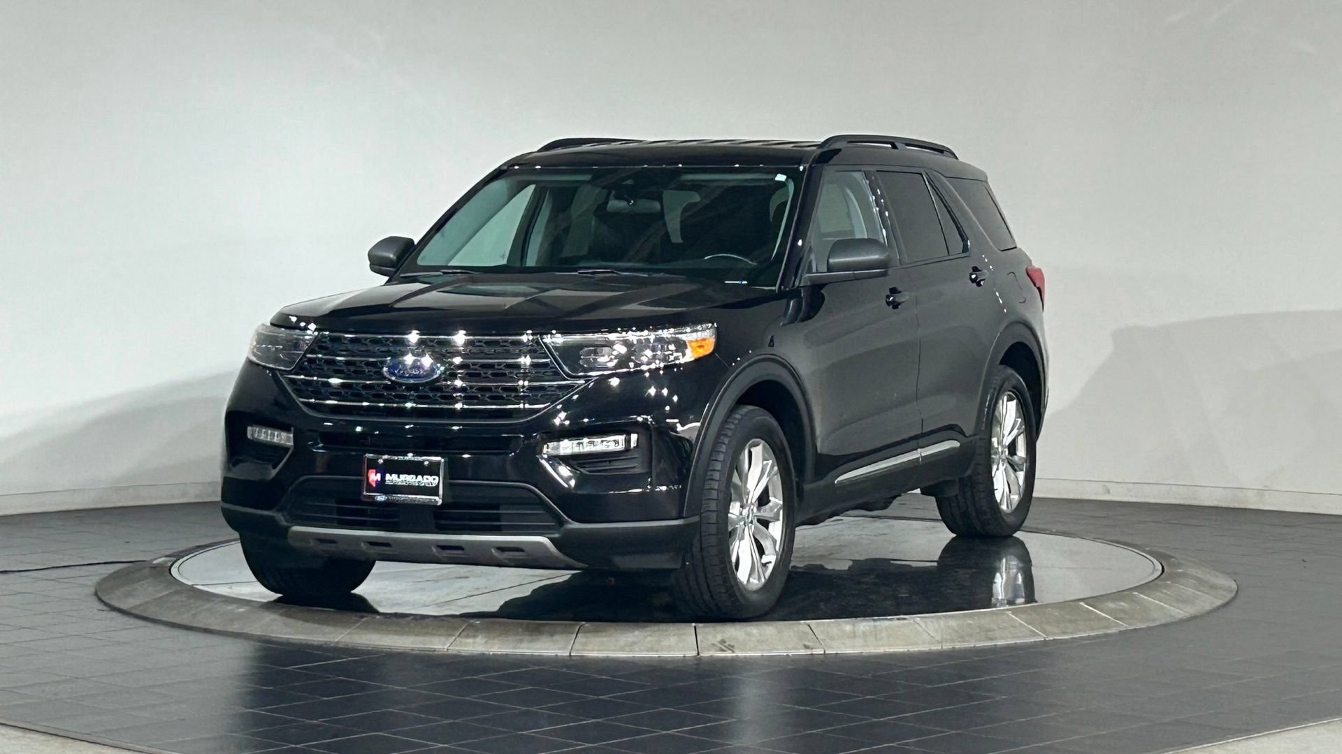 Used 2023 Ford Explorer XLT w/ Equipment Group 202A AWD/4WD image 5