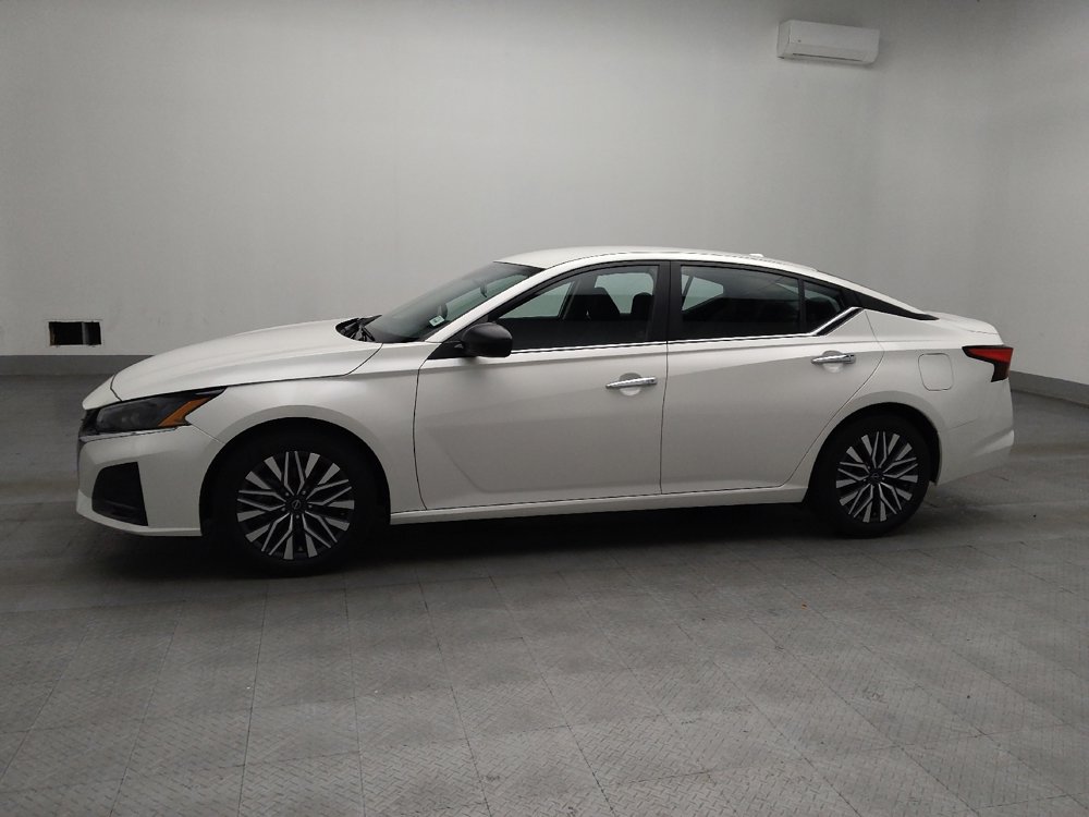 Used 2024 Nissan Altima 2.5 SV image 2