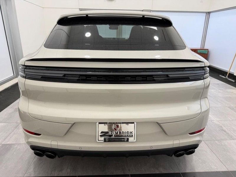 New 2026 Porsche Cayenne Coupe AWD/4WD image 6