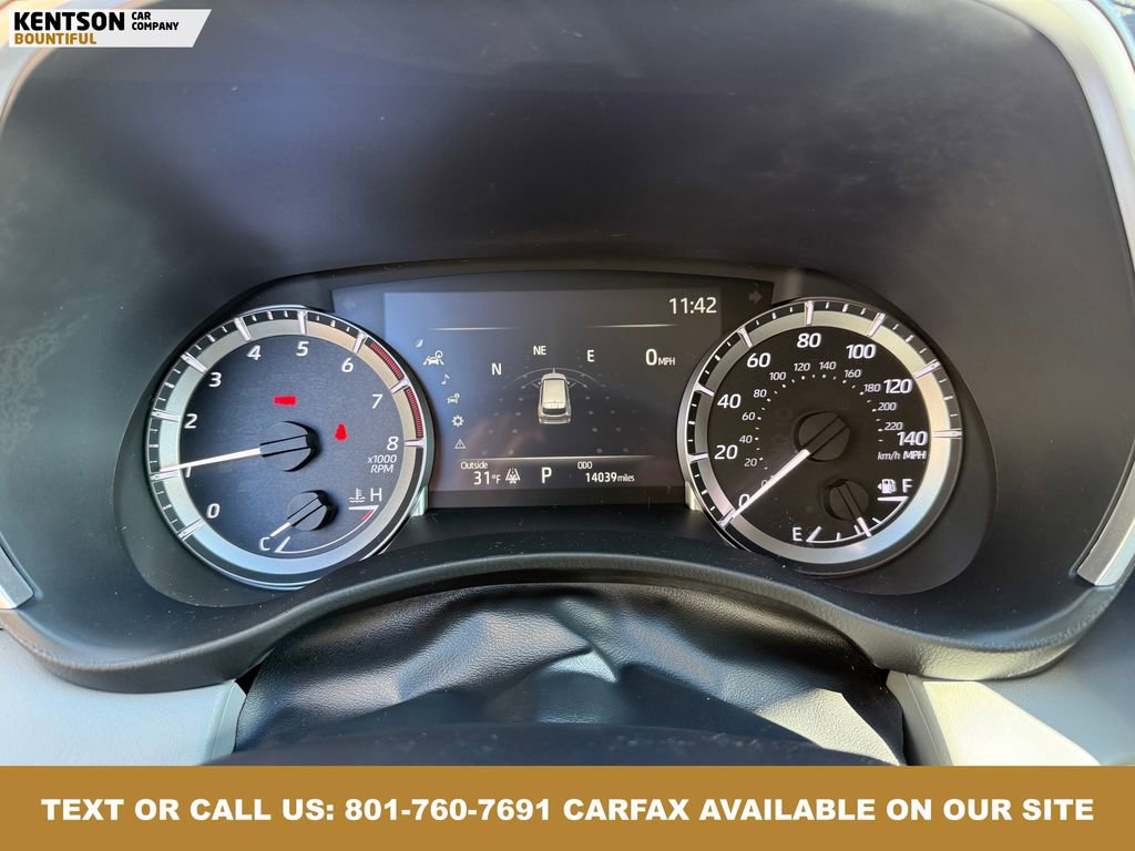 Used 2025 Toyota Highlander XLE image 13