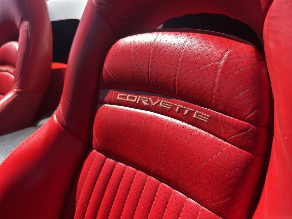 Used 2000 Chevrolet Corvette Convertible w/ Memory Pkg RWD image 15