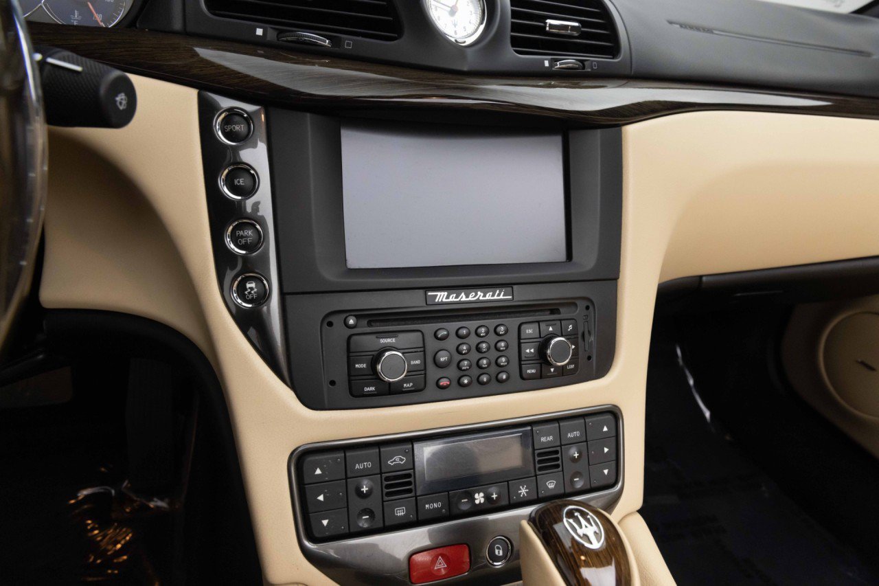 Used 2015 Maserati GranTurismo Convertible RWD image 38
