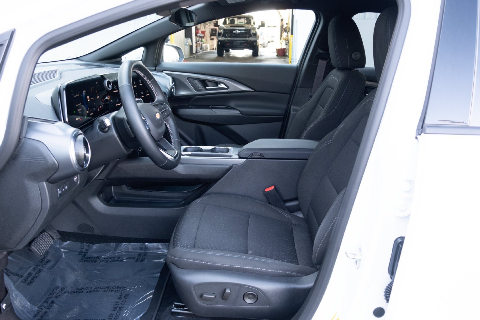 Used 2025 Chevrolet Equinox EV LT w/ Comfort Package AWD/4WD image 10