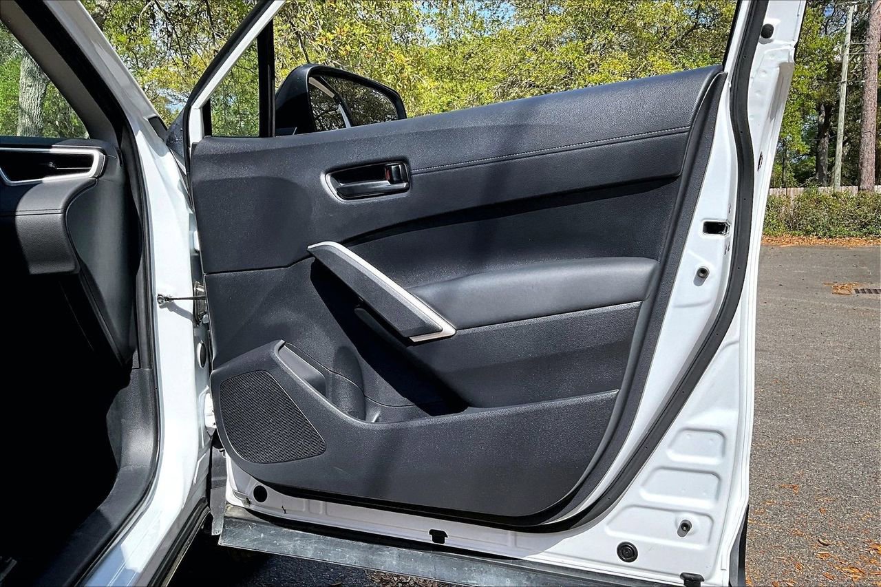 Used 2025 Toyota Corolla Cross LE w/ Moonroof Package image 29