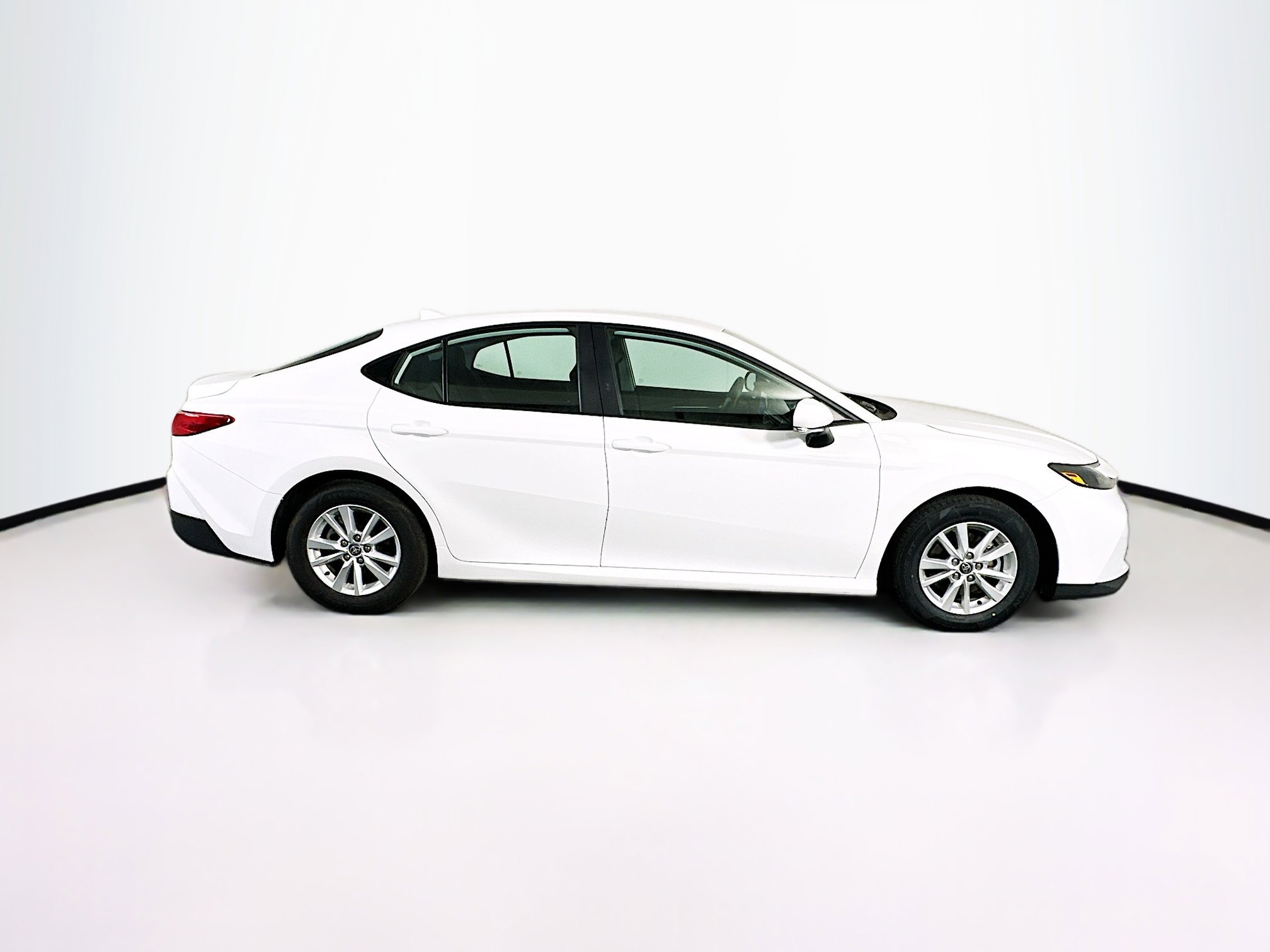 Used 2025 Toyota Camry LE image 10