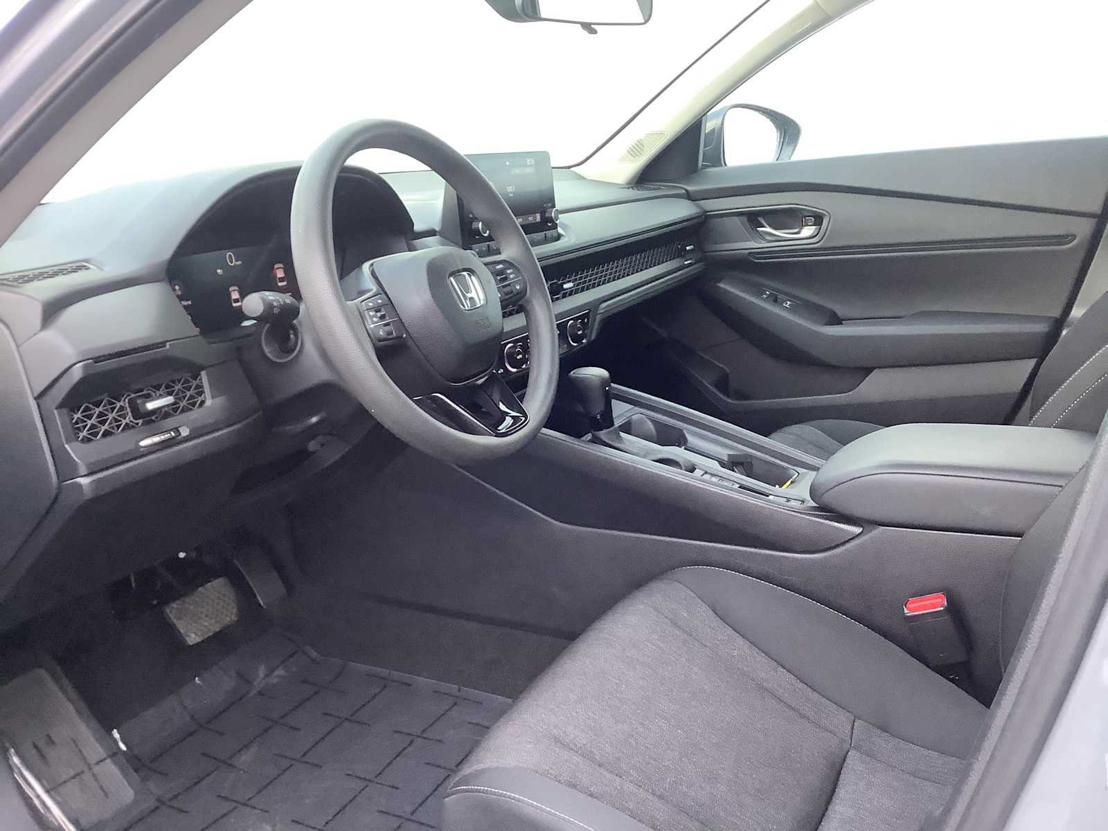 Certified 2025 Honda Accord SE image 3