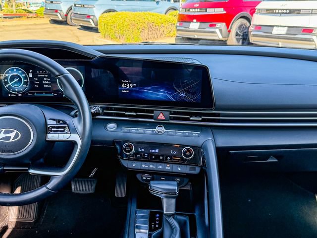 Used 2025 Hyundai Elantra SEL FWD image 14