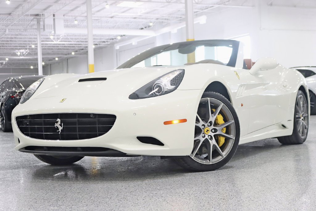 Used 2011 Ferrari California RWD image 8