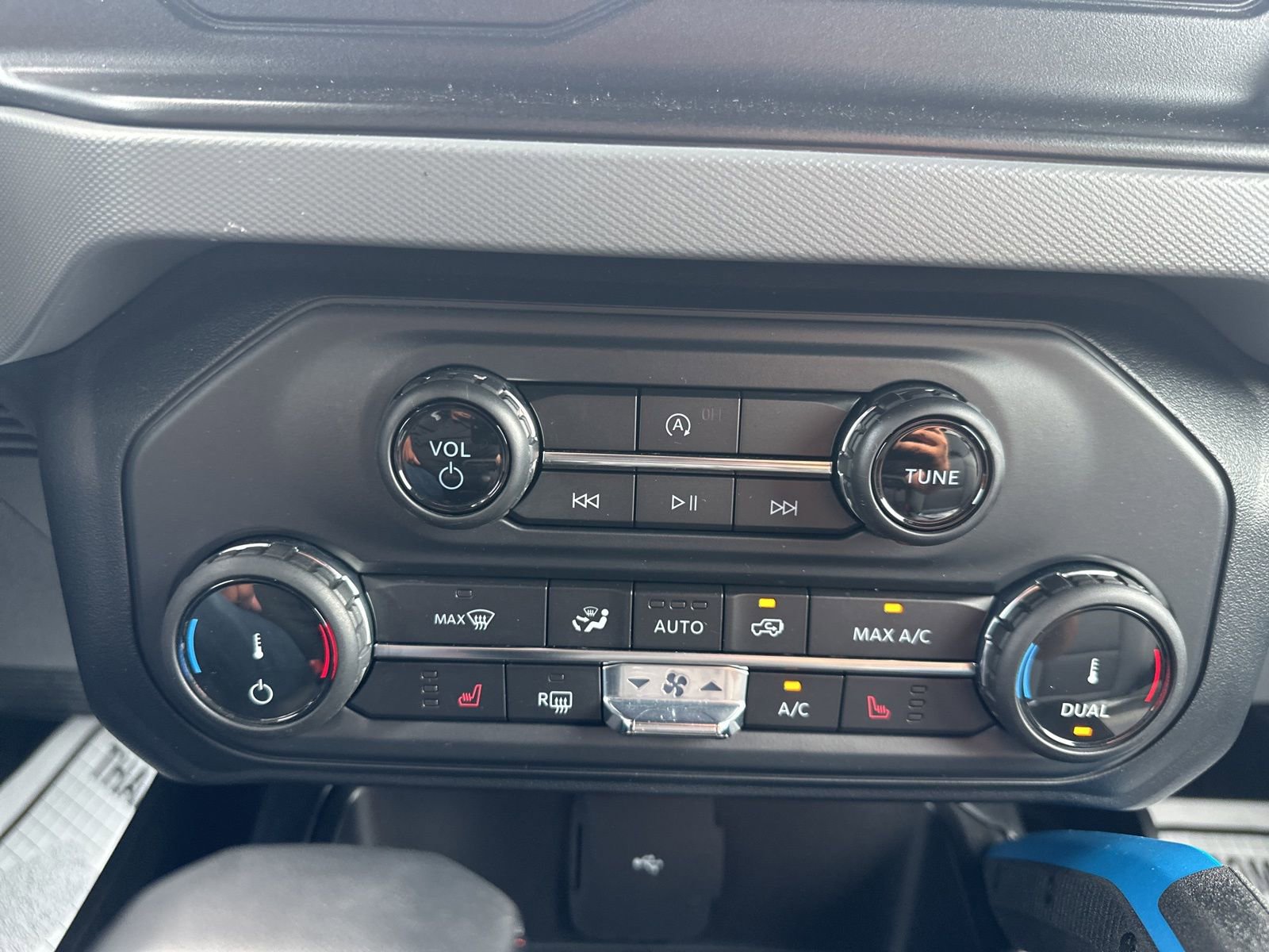 Used 2022 Ford Bronco Black Diamond image 28