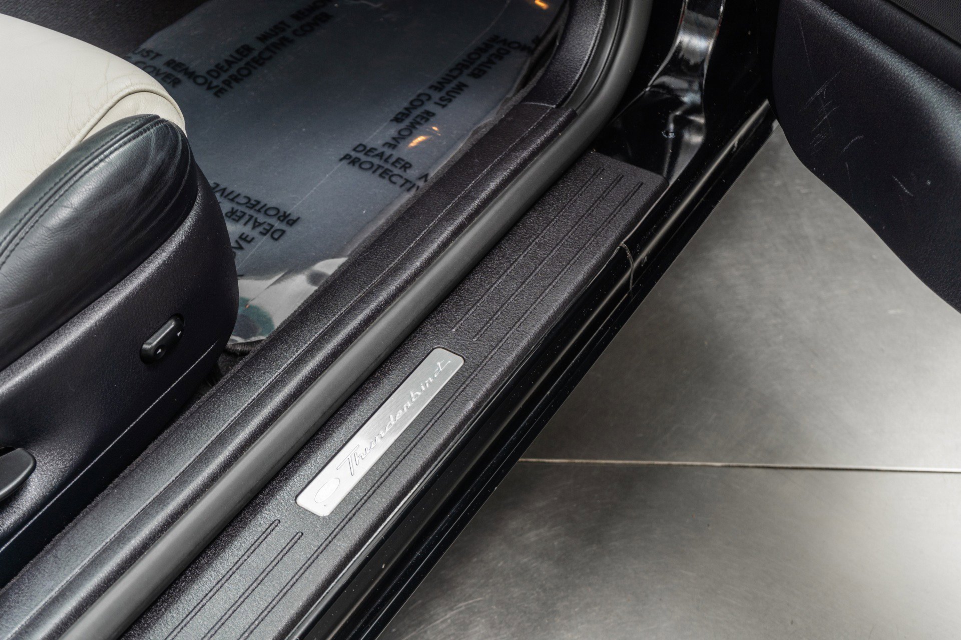 Used 2003 Ford Thunderbird image 31