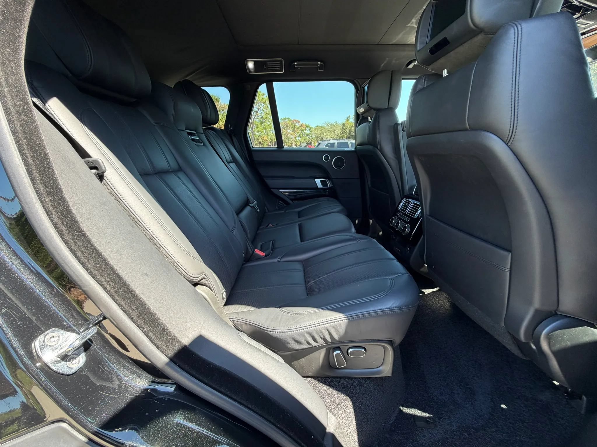Used 2014 Land Rover Range Rover Supercharged AWD/4WD image 23