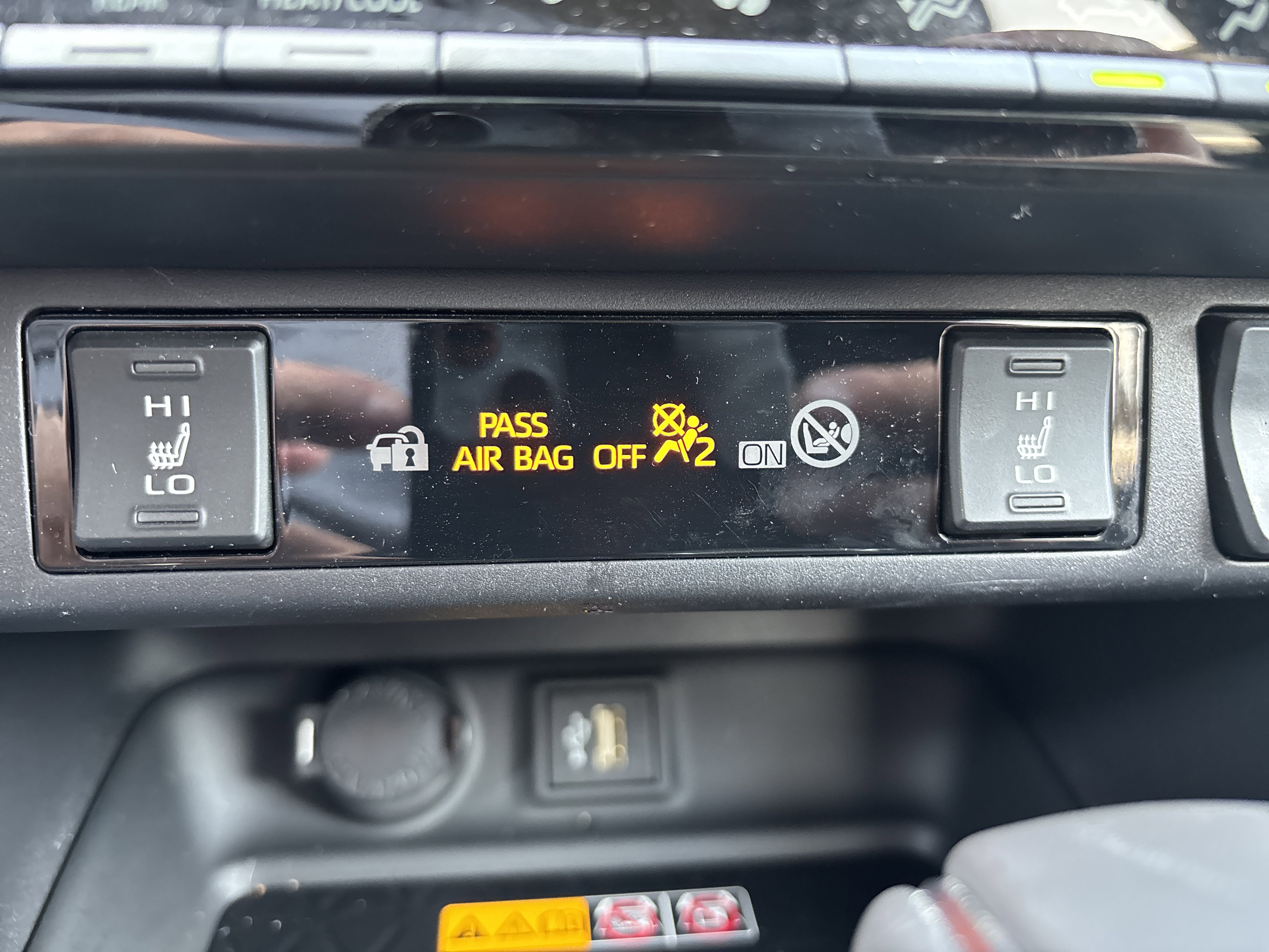 Used 2025 Toyota RAV4 XLE Premium image 28