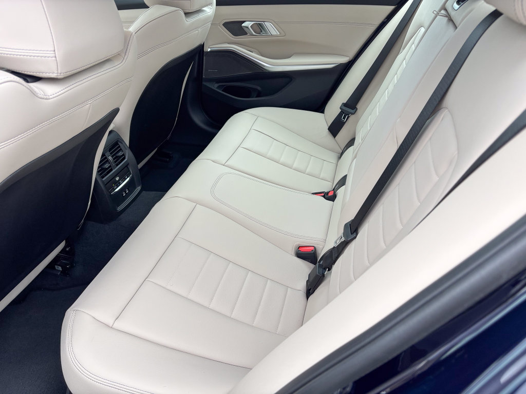 New 2026 BMW 330i xDrive Sedan w/ M Sport Package AWD/4WD image 33