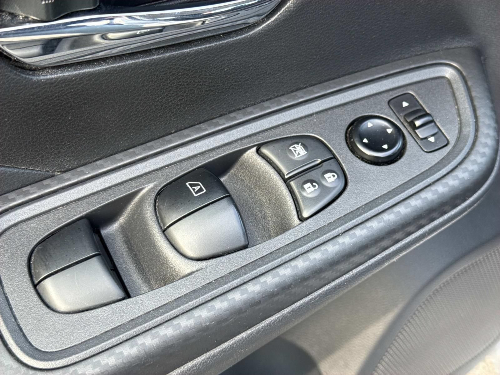Used 2025 Nissan Versa SV FWD image 22