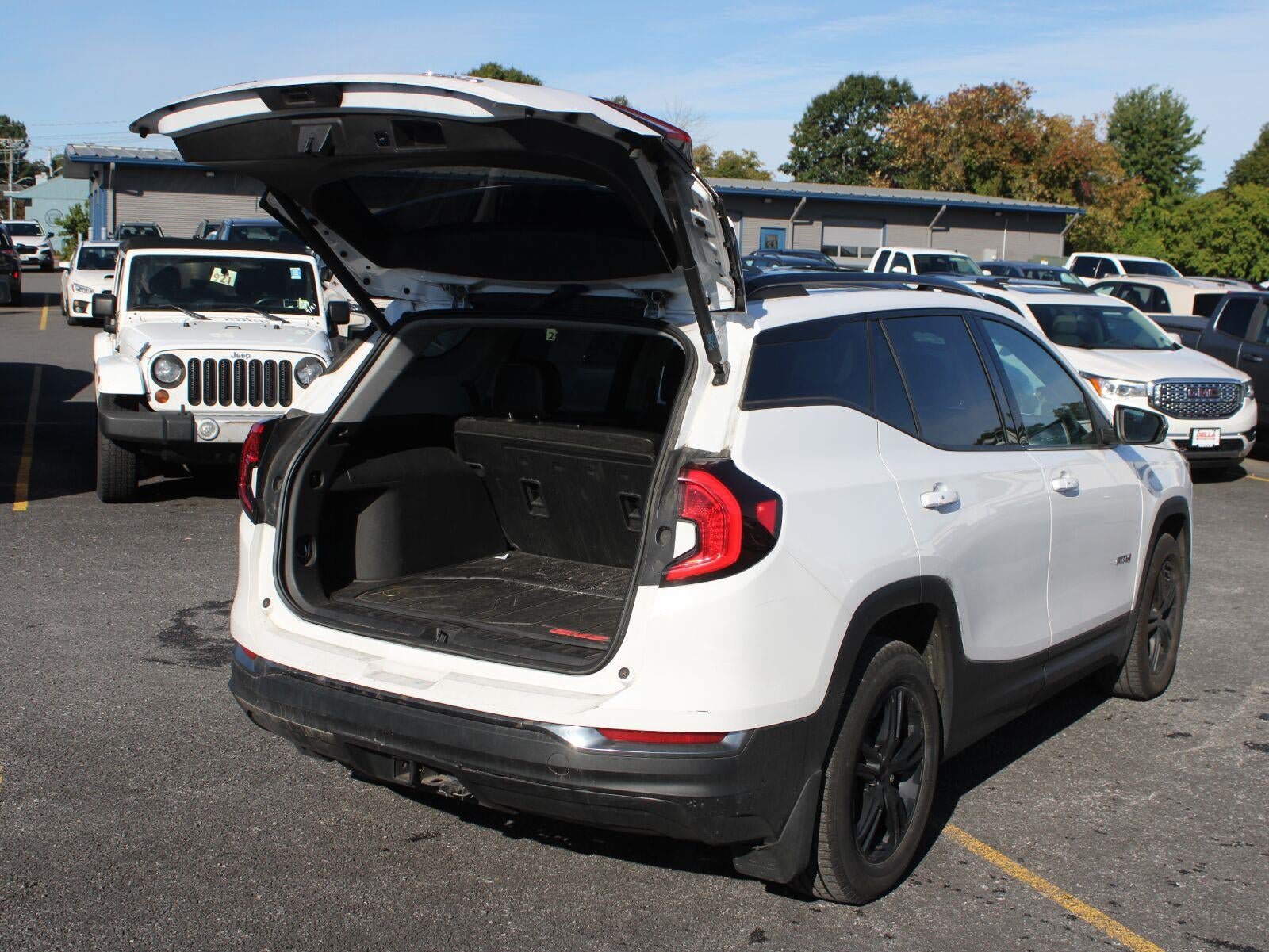 Used 2022 GMC Terrain AT4 AWD/4WD image 6